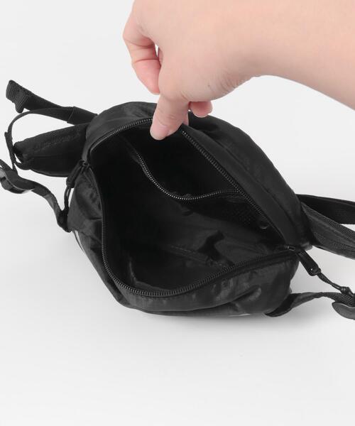 MARMOT(マーモット)の「『別注』Marmot×DOORS BODY BAG(ボディバッグ/ウエストポーチ・メンズ・ブラック/ネイビー・ONE)」の8枚目の写真