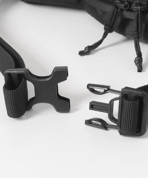 MARMOT(マーモット)の「『別注』Marmot×DOORS BODY BAG(ボディバッグ/ウエストポーチ・メンズ・ブラック/ネイビー・ONE)」の10枚目の写真
