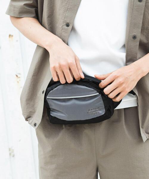 MARMOT(マーモット)の「『別注』Marmot×DOORS BODY BAG(ボディバッグ/ウエストポーチ・メンズ・ブラック/ネイビー・ONE)」の11枚目の写真