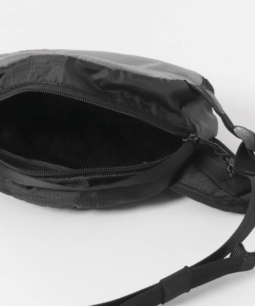 MARMOT(マーモット)の「『別注』Marmot×DOORS BODY BAG(ボディバッグ/ウエストポーチ・メンズ・ブラック/ネイビー・ONE)」の17枚目の写真
