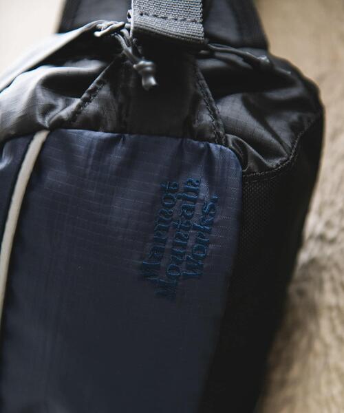 MARMOT(マーモット)の「『別注』Marmot×DOORS BODY BAG(ボディバッグ/ウエストポーチ・メンズ・ブラック/ネイビー・ONE)」の18枚目の写真