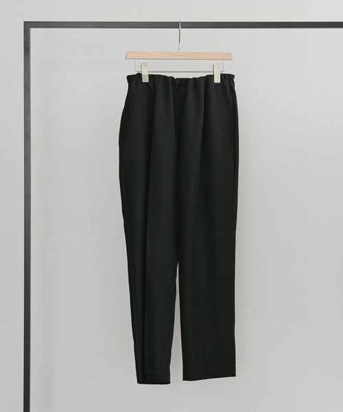 Doux archives（ドゥアルシーヴ）の「【26AW EC先行予約】Ｒｅｆｌａｘリノンウエストギャザーテーパードパンツ（その他パンツ・レディース・ブラック/グレイッシュベージュ/ワインレッド・S/M）」の2枚目の写真