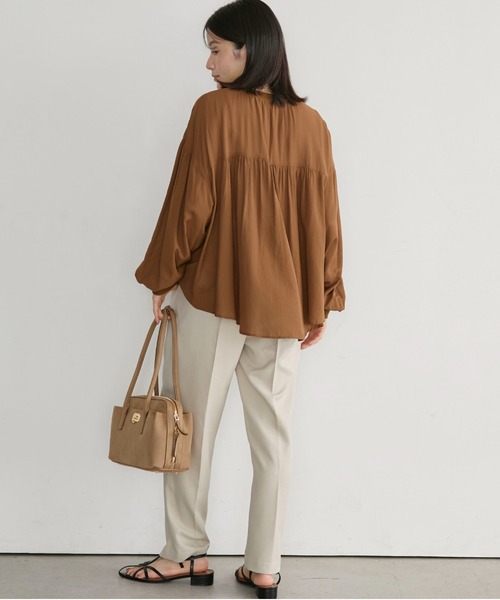 Doux archives（ドゥアルシーヴ）の「【26AW EC先行予約】Ｒｅｆｌａｘリノンウエストギャザーテーパードパンツ（その他パンツ・レディース・ブラック/グレイッシュベージュ/ワインレッド・S/M）」の10枚目の写真