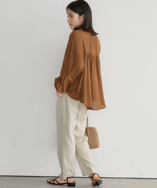 Doux archives（ドゥアルシーヴ）の「【26AW EC先行予約】Ｒｅｆｌａｘリノンウエストギャザーテーパードパンツ（その他パンツ・レディース・ブラック/グレイッシュベージュ/ワインレッド・S/M）」の11枚目の写真