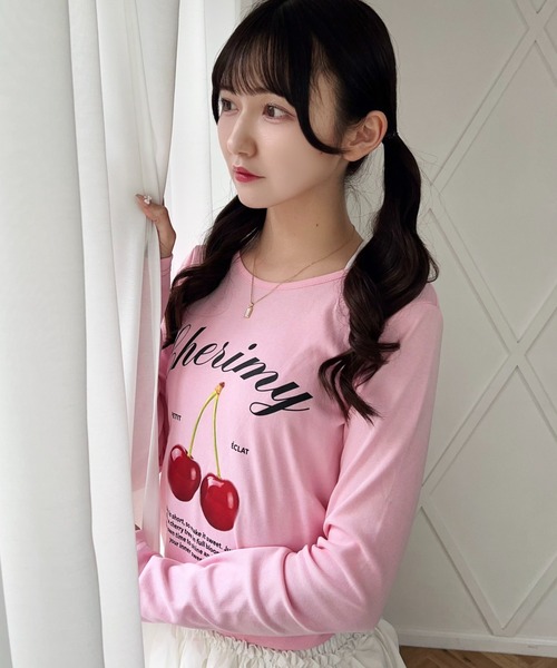Mejoul(メジュール)の「【2026秋冬新作】チェリープリントサイドシャーリング長袖Tシャツ(Tシャツ/カットソー・レディース・ブラック/ホワイト/グレー系その他/ピンク・F)」の9枚目の写真