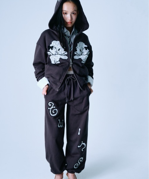 twins（nemne store）（ツインズ）の「Lace twins logo sweat pants（スウェットパンツ・レディース・チャコール/グレー系・SMALL/MEDIUM）」の5枚目の写真