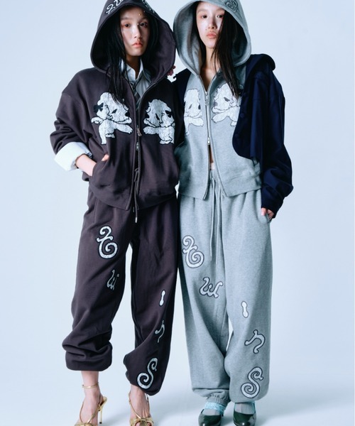 twins（nemne store）（ツインズ）の「Lace twins logo sweat pants（スウェットパンツ・レディース・チャコール/グレー系・SMALL/MEDIUM）」の3枚目の写真