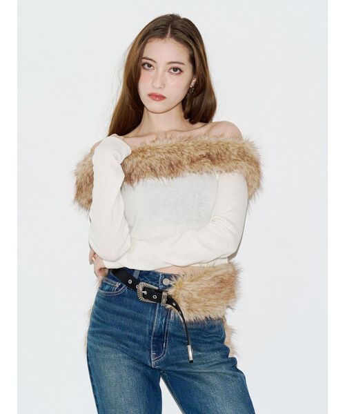 EVRIS(エヴリス)の「フェイクファードッキングオフショルトップス 秋服(Tシャツ/カットソー・レディース・ベージュ/ホワイト/ブラック・FREE)」の4枚目の写真