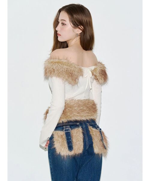 EVRIS(エヴリス)の「フェイクファードッキングオフショルトップス 秋服(Tシャツ/カットソー・レディース・ベージュ/ホワイト/ブラック・FREE)」の5枚目の写真