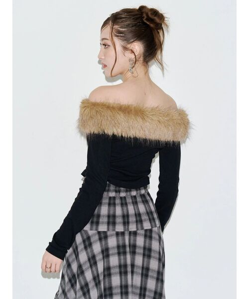EVRIS(エヴリス)の「フェイクファードッキングオフショルトップス 秋服(Tシャツ/カットソー・レディース・ベージュ/ホワイト/ブラック・FREE)」の13枚目の写真