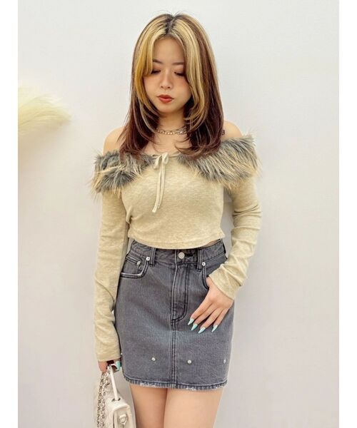 EVRIS(エヴリス)の「フェイクファードッキングオフショルトップス 秋服(Tシャツ/カットソー・レディース・ベージュ/ホワイト/ブラック・FREE)」の17枚目の写真