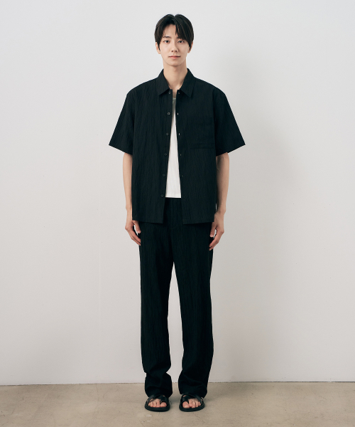 MINDBRIDGE（マインドブリッジ）の「[COUTURE]クリースオーバーサイズ半袖プリーツシャツ - 2カラー（シャツ/ブラウス・メンズ・ブラック/カーキ・95/100/105/110）」の3枚目の写真