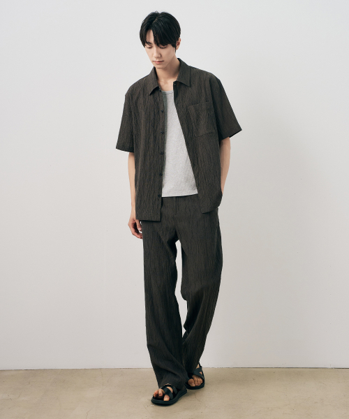 MINDBRIDGE（マインドブリッジ）の「[COUTURE]クリースオーバーサイズ半袖プリーツシャツ - 2カラー（シャツ/ブラウス・メンズ・ブラック/カーキ・95/100/105/110）」の5枚目の写真