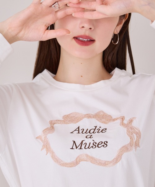 Audie a Muses(オーディアミューズ)の「刺繍加工ロングスリーブカットソー(Tシャツ/カットソー・レディース・グレー/オフホワイト・38/42)」の1枚目の写真