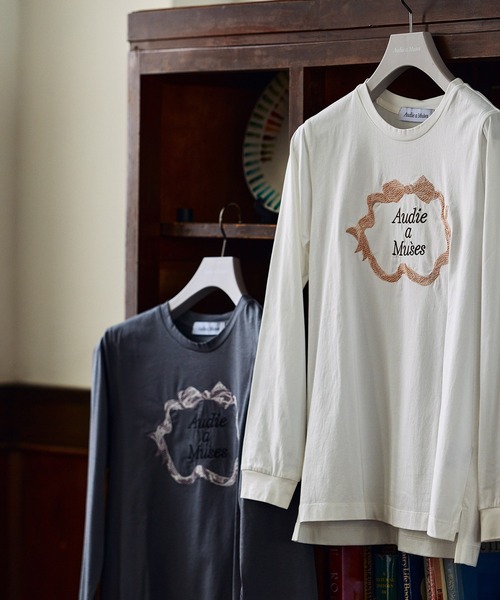 Audie a Muses(オーディアミューズ)の「刺繍加工ロングスリーブカットソー(Tシャツ/カットソー・レディース・グレー/オフホワイト・38/42)」の4枚目の写真