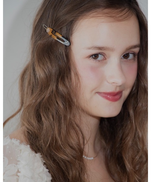 JUMELLE(ジュメロ)の「アクリルラウンドヘアピン(ヘアピン・レディース・ブラウン/レッド・FREE)」の3枚目の写真