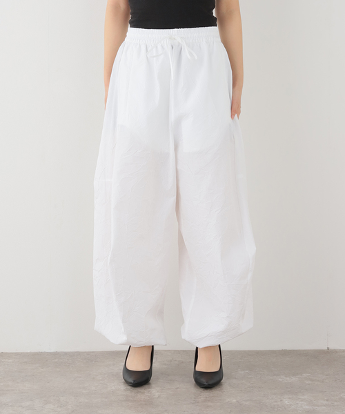 journal standard L'essage(ジャーナルスタンダードレサージュ)の「ROHE/ローエ Volume crushed cotton trousers パンツ(その他パンツ・レディース・ホワイト・36/34)」の1枚目の写真