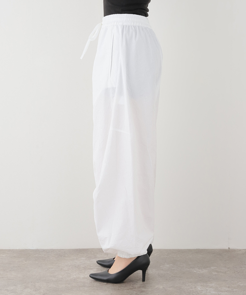 journal standard L'essage(ジャーナルスタンダードレサージュ)の「ROHE/ローエ Volume crushed cotton trousers パンツ(その他パンツ・レディース・ホワイト・36/34)」の5枚目の写真