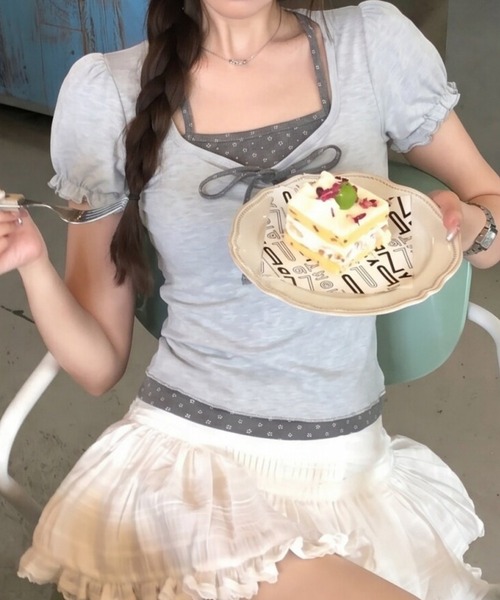 FREE STYLISTS(フリー スタイリスト)の「花柄 フェイクレイヤード パフスリーブ Tシャツ(Tシャツ/カットソー・レディース・グレー・M)」の2枚目の写真