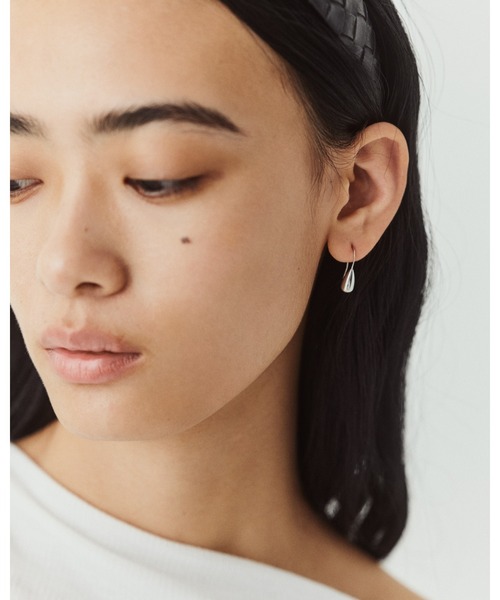 kiehtova(キエトヴァ)の「【kiehtova】DEW SHAPE PIERCE/デュー シェイプ ピアス(ピアス(両耳用)・レディース・ゴールド/シルバー・FREE)」の4枚目の写真