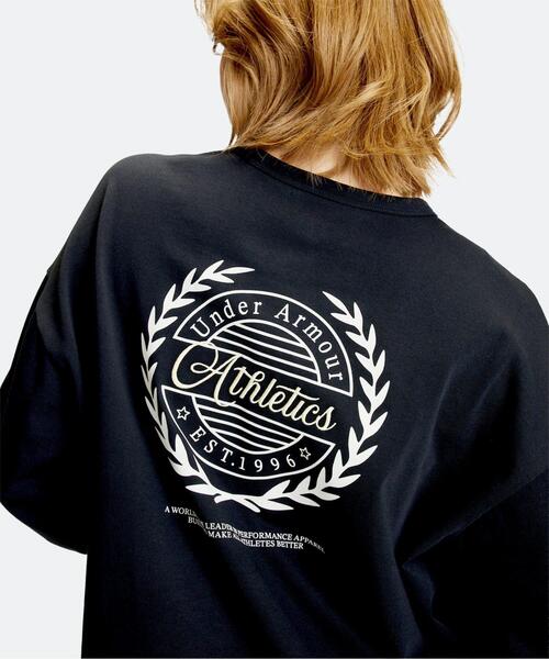 UNDER ARMOUR（アンダーアーマー）の「UAヘビーウエイト プリント ロングスリーブ Tシャツ（ライフスタイル/レディース）（Tシャツ/カットソー・レディース・ブラック系・L/S/XL/M）」の2枚目の写真