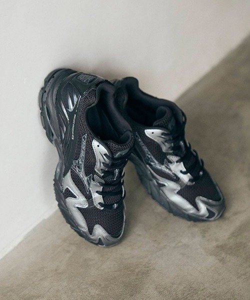 MIZUNO（ミズノ　）の「【MIZUNO/ミズノ】WAVE RIDER 10（スニーカー・メンズ・シルバー/ブラック・27.5/26.5/29/28）」の2枚目の写真