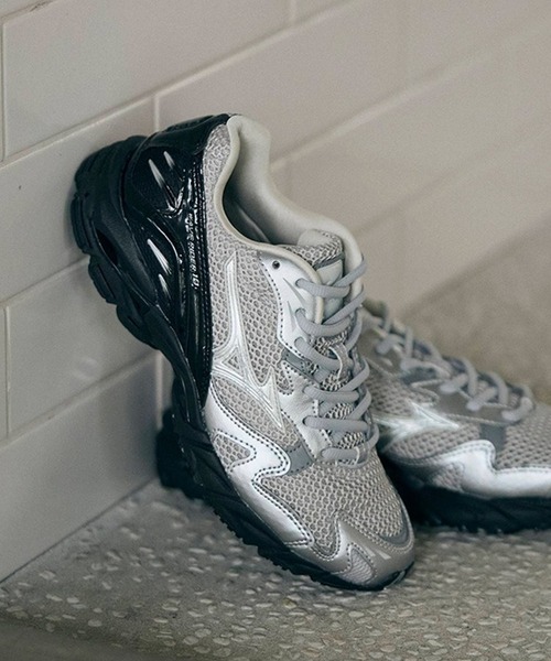 MIZUNO（ミズノ　）の「【MIZUNO/ミズノ】WAVE RIDER 10（スニーカー・メンズ・シルバー/ブラック・27.5/26.5/29/28）」の14枚目の写真