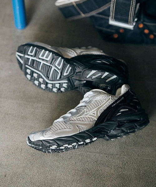 MIZUNO（ミズノ　）の「【MIZUNO/ミズノ】WAVE RIDER 10（スニーカー・メンズ・シルバー/ブラック・27.5/26.5/29/28）」の15枚目の写真