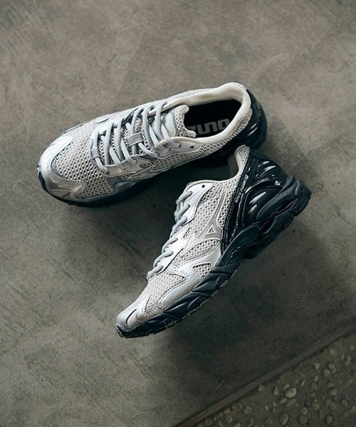 MIZUNO（ミズノ　）の「【MIZUNO/ミズノ】WAVE RIDER 10（スニーカー・メンズ・シルバー/ブラック・27.5/26.5/29/28）」の4枚目の写真
