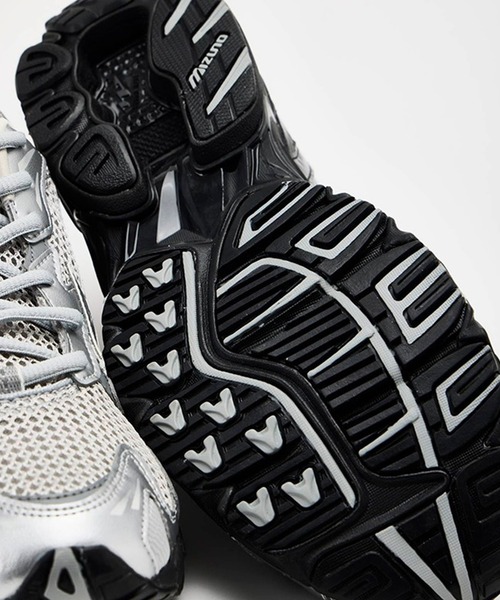 MIZUNO（ミズノ　）の「【MIZUNO/ミズノ】WAVE RIDER 10（スニーカー・メンズ・シルバー/ブラック・27.5/26.5/29/28）」の5枚目の写真
