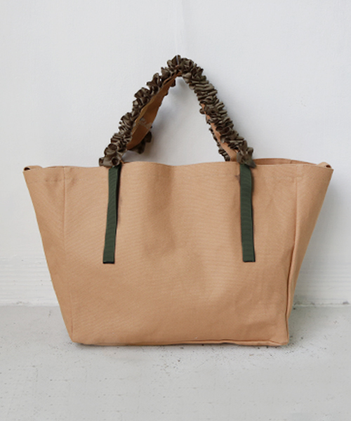 REAL CUBE(リアルキューブ)の「REAL CUBE グログランリボンフリルハンドルトートバッグ【Lサイズ】 ショルダーストラップ付(トートバッグ・レディース・オフホワイト/カーキ/ベージュ/ネイビー・L)」の2枚目の写真