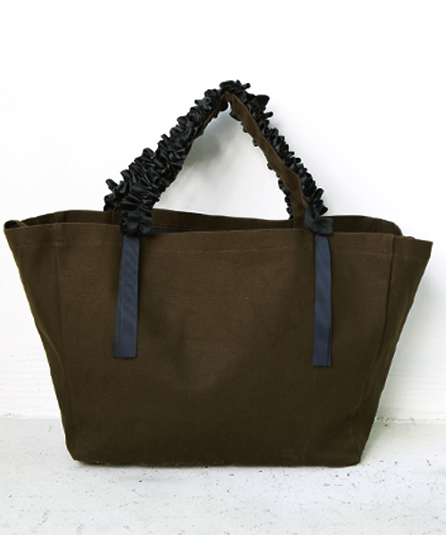 REAL CUBE(リアルキューブ)の「REAL CUBE グログランリボンフリルハンドルトートバッグ【Lサイズ】 ショルダーストラップ付(トートバッグ・レディース・オフホワイト/カーキ/ベージュ/ネイビー・L)」の6枚目の写真