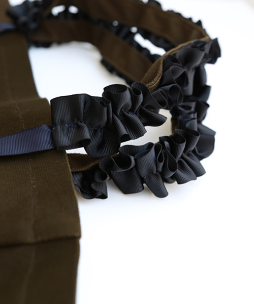 REAL CUBE(リアルキューブ)の「REAL CUBE グログランリボンフリルハンドルトートバッグ【Lサイズ】 ショルダーストラップ付(トートバッグ・レディース・オフホワイト/カーキ/ベージュ/ネイビー・L)」の8枚目の写真