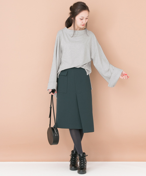 URBAN RESEARCH(アーバンリサーチ)の「UR BACKリボンワイドスリーブプルオーバー(Tシャツ/カットソー・レディース・グレー/ブラック/キャメル・FREE)」の9枚目の写真