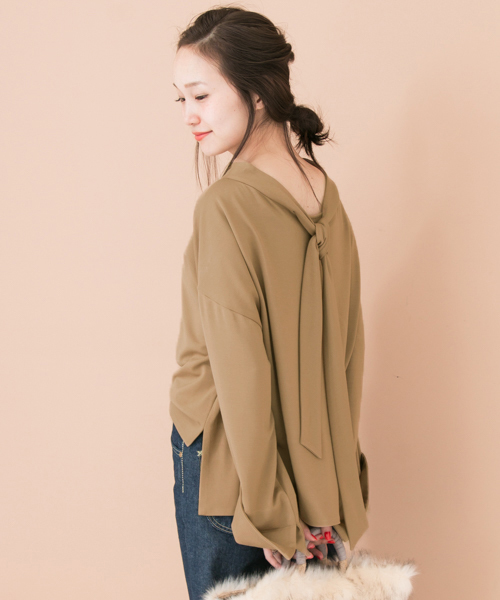 URBAN RESEARCH(アーバンリサーチ)の「UR BACKリボンワイドスリーブプルオーバー(Tシャツ/カットソー・レディース・グレー/ブラック/キャメル・FREE)」の12枚目の写真