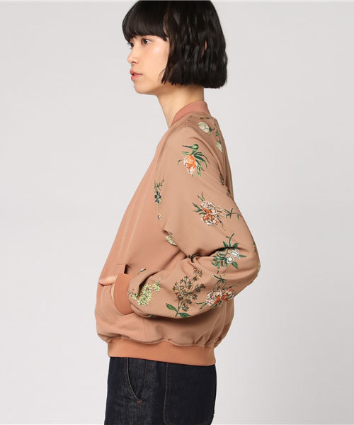 SLY（スライ）の「NIGHT FLOWER REVERSIBLE BZ（ブルゾン・レディース・ピンク系その他・1/2）」の3枚目の写真