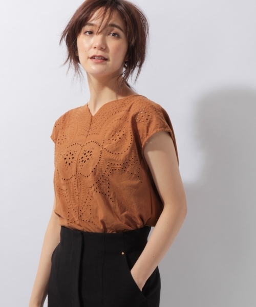 laboratory work（ラボラトリーワーク）の「エリスカラップ刺繍プルオーバー（Tシャツ/カットソー・レディース・ホワイト/ブラック/キャメル・MEDIUM）」の3枚目の写真
