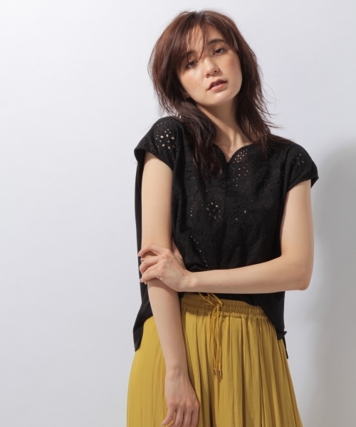 laboratory work（ラボラトリーワーク）の「エリスカラップ刺繍プルオーバー（Tシャツ/カットソー・レディース・ホワイト/ブラック/キャメル・MEDIUM）」の2枚目の写真