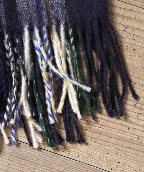 coen（コーエン）の「【『MORE』2月号掲載】フェザータッチチェックストール（マフラー）（ストール/ショール・レディース・ライトブルー/ライラック/ネイビー/イエロー/グリーン/レッド/ピンク・FREE）」の10枚目の写真