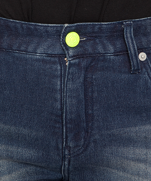 X-girl（エックスガール）の「COMFY DENIM SHORTS（デニムパンツ・レディース・インディゴブルー/ライトインディゴブルー・2/1）」の3枚目の写真