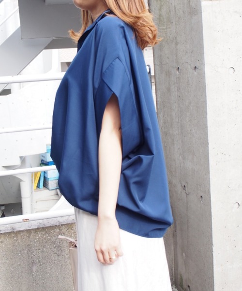 INTERPLANET（インタープラネット）の「シルキーサテン半袖タックシャツ（シャツ/ブラウス・レディース・ネイビー/オフホワイト/マスタード/レンガ・FREE）」の18枚目の写真