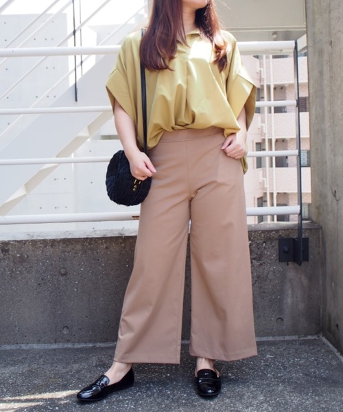 INTERPLANET（インタープラネット）の「シルキーサテン半袖タックシャツ（シャツ/ブラウス・レディース・ネイビー/オフホワイト/マスタード/レンガ・FREE）」の11枚目の写真