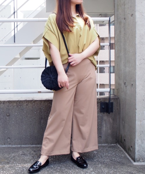 INTERPLANET（インタープラネット）の「シルキーサテン半袖タックシャツ（シャツ/ブラウス・レディース・ネイビー/オフホワイト/マスタード/レンガ・FREE）」の10枚目の写真