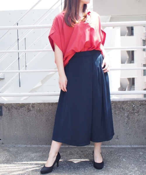 INTERPLANET（インタープラネット）の「シルキーサテン半袖タックシャツ（シャツ/ブラウス・レディース・ネイビー/オフホワイト/マスタード/レンガ・FREE）」の14枚目の写真