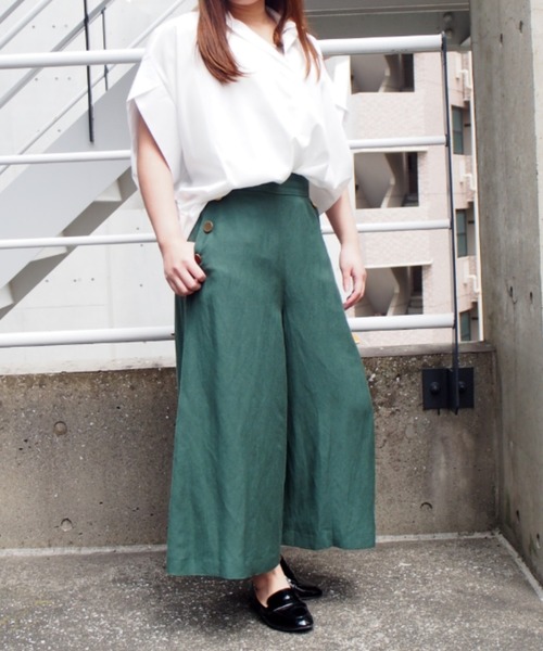 INTERPLANET（インタープラネット）の「シルキーサテン半袖タックシャツ（シャツ/ブラウス・レディース・ネイビー/オフホワイト/マスタード/レンガ・FREE）」の21枚目の写真