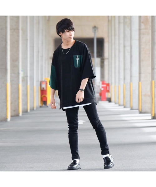 MinoriTY（マイノリティ）の「【コラボ「MinroriTY × ファッションインフルエンサー こーせ」】ツートーンリングジップポケットビッグシルエットTシャツ（Tシャツ/カットソー・メンズ・グリーン系その他/ブラック×グリーン/ブラック系その他/ブラウン系その他・L/M）」の13枚目の写真