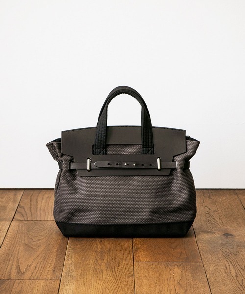 Cabas (キャバ)の「CaBas N°55 1day Tripper mini(ハンドバッグ・レディース・ブラック/ブラウン/グレー/レッド/ホワイト×ブラック・SMALL)」の4枚目の写真