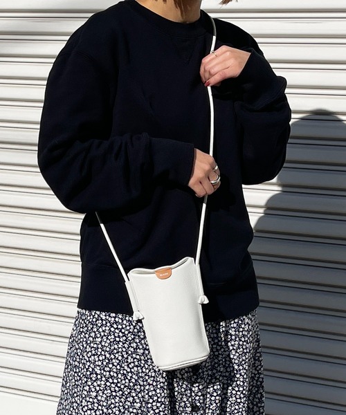 Beau're（ヴュレ）の「BEAURE ヴュレ カウレザー スマホショルダー（ショルダーバッグ・レディース・ブラック/シルバー/グリーン/パープル/ホワイト/オレンジ/サックスブルー・FREE/SMALL）」の2枚目の写真