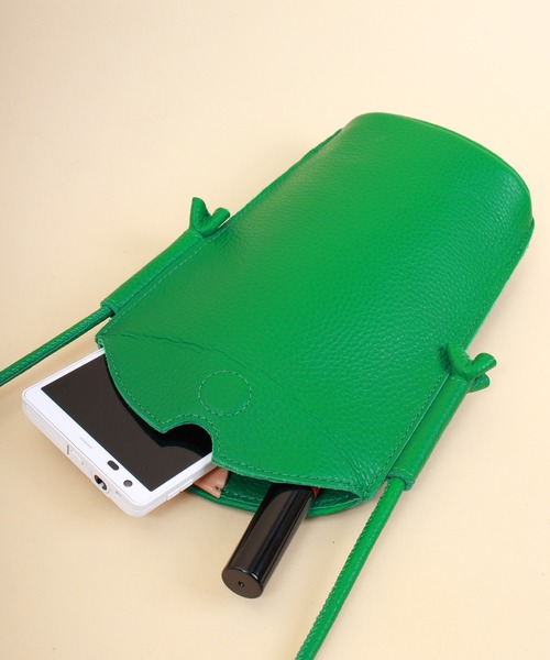 Beau're（ヴュレ）の「BEAURE ヴュレ カウレザー スマホショルダー（ショルダーバッグ・レディース・ブラック/シルバー/グリーン/パープル/ホワイト/オレンジ/サックスブルー・FREE/SMALL）」の12枚目の写真