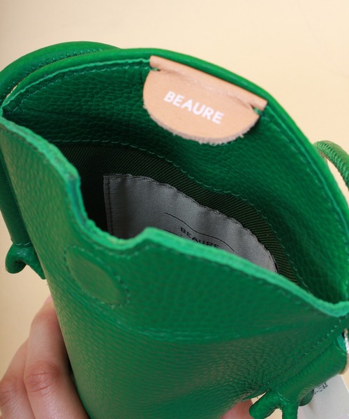 Beau're（ヴュレ）の「BEAURE ヴュレ カウレザー スマホショルダー（ショルダーバッグ・レディース・ブラック/シルバー/グリーン/パープル/ホワイト/オレンジ/サックスブルー・FREE/SMALL）」の11枚目の写真